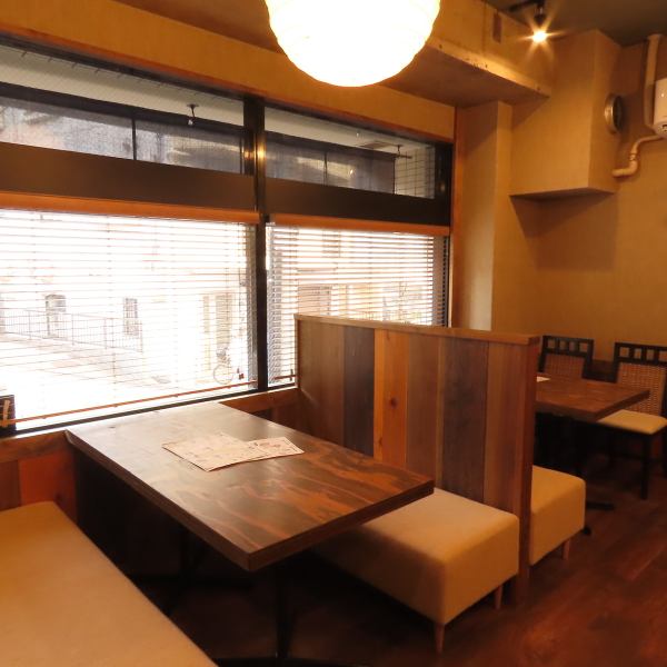 当店はご宴会、飲み会、女子会、家族の集まり、普段のお食事など、様々なシーンでご利用いただけます◎落ち着いた温かみのある店内で、美味しいお料理とお酒を囲みながら、大切な方々との語らいのひとときをお過ごしください。各種お集まりにも最適なコースもご用意しております！