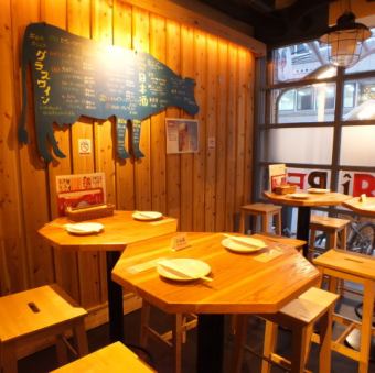 【Girls' Association!】 Interior decorated with OL and ladies ★ Fashionable interior ★ Higher quality meat and wine taste ♪