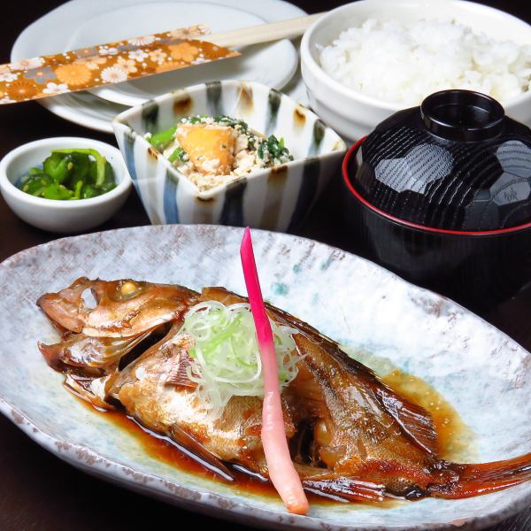 Daily menu centered on seasonal ingredients.There are about 30 items such as sashimi, boiled food, fried food, and grilled food.400 yen (tax included) ~
