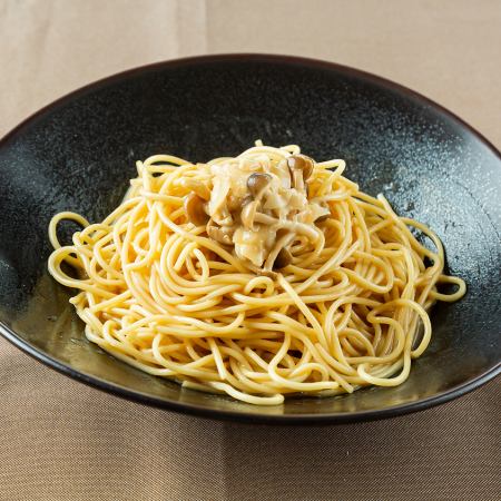 Rich sea urchin cream pasta