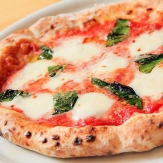 [리타] 나폴리에서 유명한 피자 가마 장인이 만든 장작 가마에서 단시간에 구워 ◎