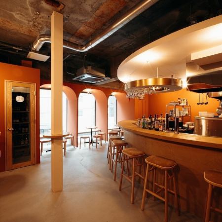 핑크 오렌지 기조의 부드러운 세련된 공간