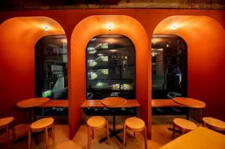 데이트에 딱 윈도우 측의 테이블석 ◆분위기가 좋은 공간에서 데이트♪