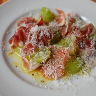 생햄과 계절 과일