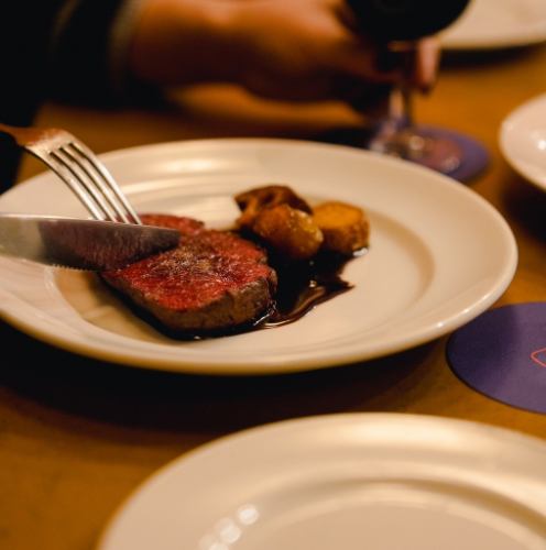 "お１人様から大人数まで"ワインに合う、豊富なアラカルト料理をご用意"