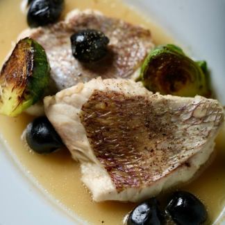 鯛とアサリと芽キャベツのブレゼ