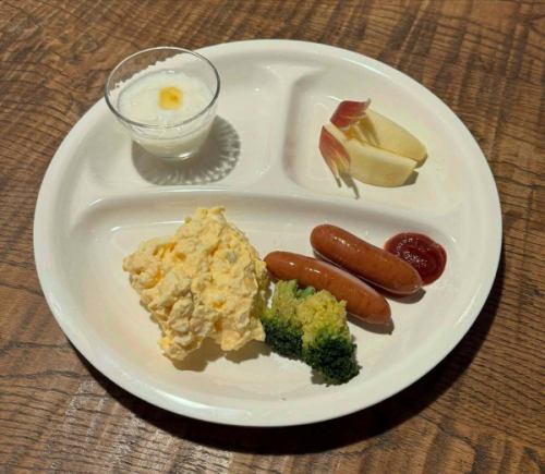 🇨🇿【Members of the Czech Judo Student National Team are staying at our hotel】
Since October 30th, members of the Czech Republic Judo Student National Team have been staying at the hotel.
This time, it's not a training camp, but rather a base for sightseeing.
Breakfast is provided during your stay.
Today's breakfast is...
🥚Egg salad
🌭Sausage
🥦Broccoli
🍎Apple
🍯Yogurt with honey
moreover,
🍞Bread, ☕️Coffee, 🫖Tea, 🍊Orange juice, 🥛Milk
We also have the following available.
We support you in starting your day with a delicious breakfast ☀️
#March9thYouthDining #Breakfast #CzechRepublic #Judo #StudentNationalTeam #SakuCity #OldFamilyDining #ShinshuGourmet