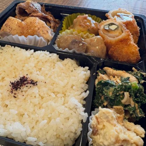 🍱 ご予約弁当の一例 🍱
税込1,000円
※魚なし・肉系のみのご注文内容です

「魚が苦手」
「今日は肉をしっかり食べたい」
そんなご要望に合わせてお作りしました。

揚げ・焼き・煮・和え、
すべて肉系のおかずで構成した
満足感重視のお弁当です🍖

📩 こちらは【予約制】となります
内容のご相談も承ります。

#青春食堂
#予約弁当
#魚なし弁当
#肉系弁当
#オーダー弁当
#佐久市
#古民家食堂