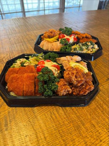 【Instagram投稿文】
3月のお弁当・オードブルのご紹介です🌸
3月下旬から、たくさんのご注文をいただき、
心を込めてお作りさせていただきました。
歓送迎会、お花見、部活動のお弁当、
ご家族でのお集まり用オードブルなど、
さまざまなシーンでご利用いただき
本当にありがとうございました🙇♂️
バタバタしてしまい、
今頃のまとめ投稿となってしまいましたが、
3月のお料理を一気にご紹介させていただきます✨
春らしい彩りを意識しながら、
ボリュームも満足していただけるよう
一つひとつ丁寧に仕上げました。
ご予算やご用途に合わせた
お弁当・オードブルのご相談も承っております。
歓送迎会、会議、ロケ弁、部活動、
ご家族のお集まりなど、
お気軽にお問い合わせください😊
#三月九日青春食堂
#佐久市
#佐久市グルメ
#お弁当
#オードブル
#テイクアウト
#歓送迎会
#お花見弁当
#ロケ弁
#部活弁当
#会議弁当
#仕出し弁当
#春のお弁当
#お持ち帰り
#お惣菜
#古民家食堂