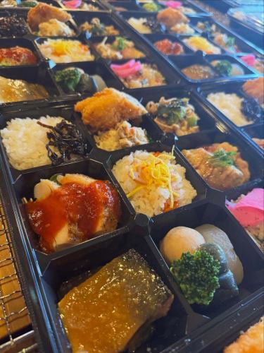 【Instagram投稿文】
3月のお弁当・オードブルのご紹介です🌸
3月下旬から、たくさんのご注文をいただき、
心を込めてお作りさせていただきました。
歓送迎会、お花見、部活動のお弁当、
ご家族でのお集まり用オードブルなど、
さまざまなシーンでご利用いただき
本当にありがとうございました🙇♂️
バタバタしてしまい、
今頃のまとめ投稿となってしまいましたが、
3月のお料理を一気にご紹介させていただきます✨
春らしい彩りを意識しながら、
ボリュームも満足していただけるよう
一つひとつ丁寧に仕上げました。
ご予算やご用途に合わせた
お弁当・オードブルのご相談も承っております。
歓送迎会、会議、ロケ弁、部活動、
ご家族のお集まりなど、
お気軽にお問い合わせください😊
#三月九日青春食堂
#佐久市
#佐久市グルメ
#お弁当
#オードブル
#テイクアウト
#歓送迎会
#お花見弁当
#ロケ弁
#部活弁当
#会議弁当
#仕出し弁当
#春のお弁当
#お持ち帰り
#お惣菜
#古民家食堂