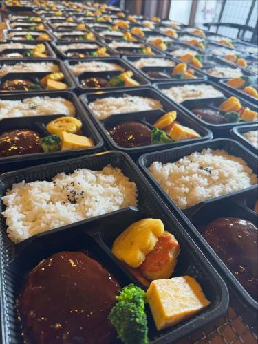 [Instagram post text]

Here's a look at our bento boxes and appetizers for March! 🌸

We have received many orders since the end of March.
We made this with all our heart.

Farewell and welcome parties, cherry blossom viewing, lunch boxes for club activities,
Appetizers for family gatherings,
Please use it in a variety of situations.
Thank you so much! 🙇‍♂️

Things got hectic,
This summary post is a bit late, but
Here's a quick rundown of our March menu! ✨

With a focus on spring-like colors,
We hope you will be satisfied with the portion size as well.
Each one was carefully crafted.

We can tailor the service to your budget and purpose.
We also accept consultations regarding bento boxes and hors d'oeuvres.

Farewell and welcome parties, meetings, catering for film shoots, club activities,
Family gatherings, etc.
Please feel free to contact us 😊

#March 9th Seishun Shokudo
#Saku City
#Saku City Gourmet
#Bento
#hors d'oeuvres
#Takeout
#Welcome and Farewell Party
#Cherry blossom viewing bento
#LocationBento
#Club activity lunch
#MeetingBento
#Catered lunch
#Spring Bento
#Takeout
#Prepared foods
#Old folk house restaurant