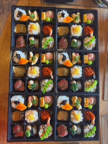 [Instagram post text]

Here's a look at our bento boxes and appetizers for March! 🌸

We have received many orders since the end of March.
We made this with all our heart.

Farewell and welcome parties, cherry blossom viewing, lunch boxes for club activities,
Appetizers for family gatherings,
Please use it in a variety of situations.
Thank you so much! 🙇‍♂️

Things got hectic,
This summary post is a bit late, but
Here's a quick rundown of our March menu! ✨

With a focus on spring-like colors,
We hope you will be satisfied with the portion size as well.
Each one was carefully crafted.

We can tailor the service to your budget and purpose.
We also accept consultations regarding bento boxes and hors d'oeuvres.

Farewell and welcome parties, meetings, catering for film shoots, club activities,
Family gatherings, etc.
Please feel free to contact us 😊

#March 9th Seishun Shokudo
#Saku City
#Saku City Gourmet
#Bento
#hors d'oeuvres
#Takeout
#Welcome and Farewell Party
#Cherry blossom viewing bento
#LocationBento
#Club activity lunch
#MeetingBento
#Catered lunch
#Spring Bento
#Takeout
#Prepared foods
#Old folk house restaurant
