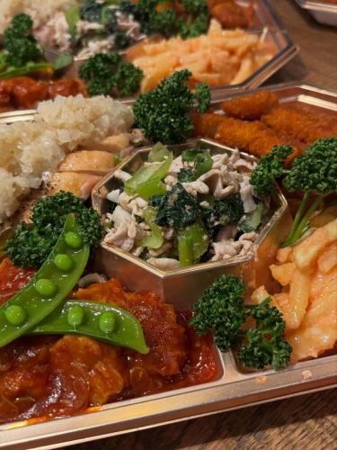 [Instagram post text]

Here's a look at our bento boxes and appetizers for March! 🌸

We have received many orders since the end of March.
We made this with all our heart.

Farewell and welcome parties, cherry blossom viewing, lunch boxes for club activities,
Appetizers for family gatherings,
Please use it in a variety of situations.
Thank you so much! 🙇‍♂️

Things got hectic,
This summary post is a bit late, but
Here's a quick rundown of our March menu! ✨

With a focus on spring-like colors,
We hope you will be satisfied with the portion size as well.
Each one was carefully crafted.

We can tailor the service to your budget and purpose.
We also accept consultations regarding bento boxes and hors d'oeuvres.

Farewell and welcome parties, meetings, catering for film shoots, club activities,
Family gatherings, etc.
Please feel free to contact us 😊

#March 9th Seishun Shokudo
#Saku City
#Saku City Gourmet
#Bento
#hors d'oeuvres
#Takeout
#Welcome and Farewell Party
#Cherry blossom viewing bento
#LocationBento
#Club activity lunch
#MeetingBento
#Catered lunch
#Spring Bento
#Takeout
#Prepared foods
#Old folk house restaurant