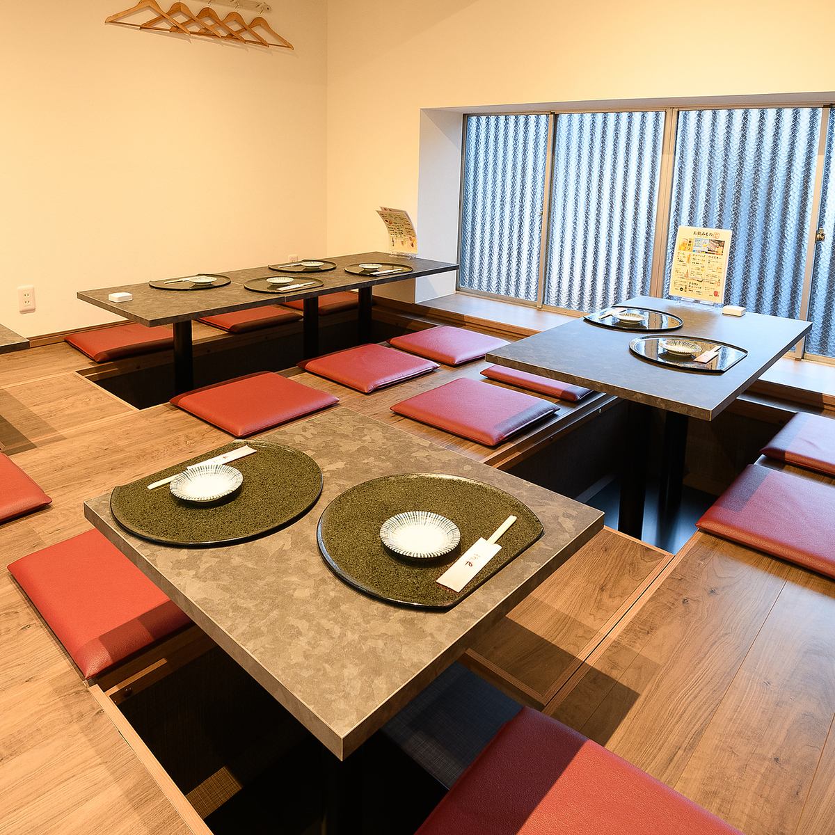 Reservations can be made for up to 20 people ♪ Relax at the sunken kotatsu.