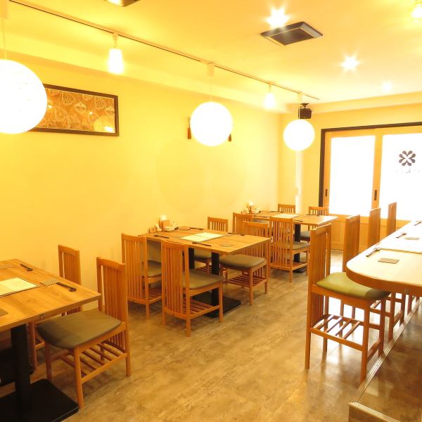 [The calm store] The store has a calm atmosphere with bright and impressive lighting.The warm and calm interior is perfect for a relaxing meal! You can also rent out the restaurant with a total of 16 seats ◎ Please feel free to contact us for charter!