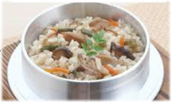 釜饭(山药/海鲜) 山药:1500日元,海鲜:2000日元