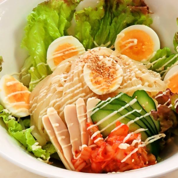 ビッグヒーローオリジナル！冷麺の食べ方に新提案♪さっぱりと召し上がれる逸品【盛岡冷麺風サラダ】