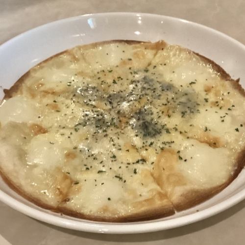 イタリアチーズのピザ