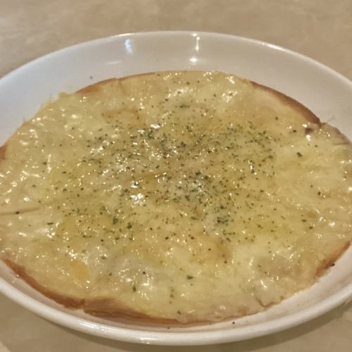スイスチーズのピザ