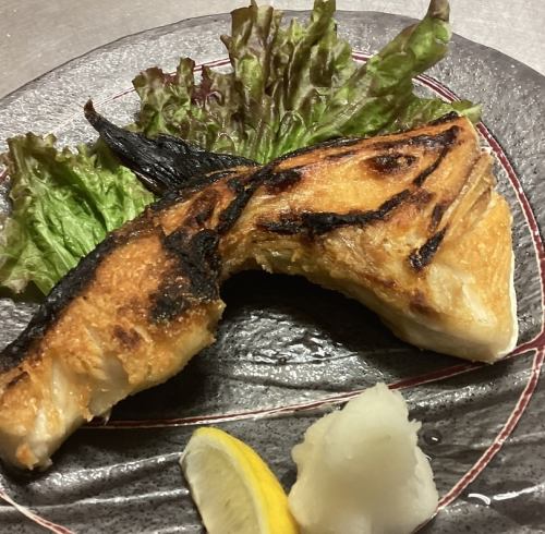 鹽烤黃尾魚