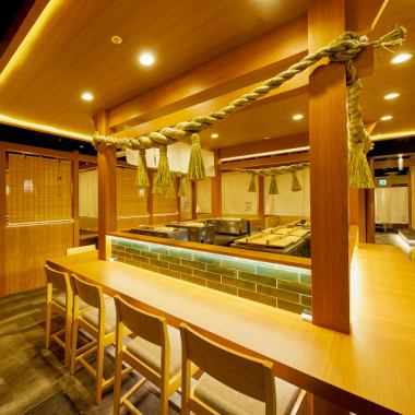 少人数～団体様までピッタリのお席にご案内いたします♪ご友人同士の飲み会はもちろん、デートや記念日、宴会など、プライベートからビジネスシーンまで幅広いニーズにお応えいたします。オープンなお席は、肩肘張らないカジュアルな雰囲気で気兼ねなくご宴会をお楽しみいただけます♪
