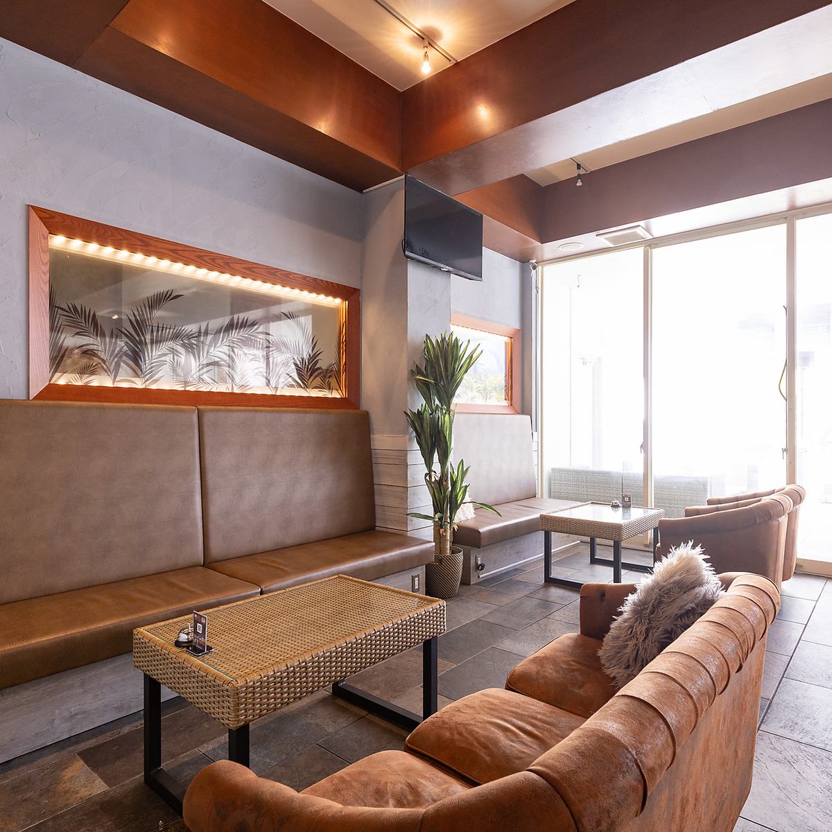 最低35名様～最大70名様までプール付き屋上の貸切が可能です◎