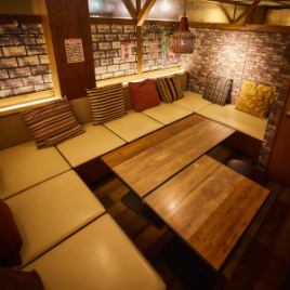 소파석의 반개인실은 2분부터 이용 가능! 프라이빗 공간에서 식사와 술을 즐기세요◎