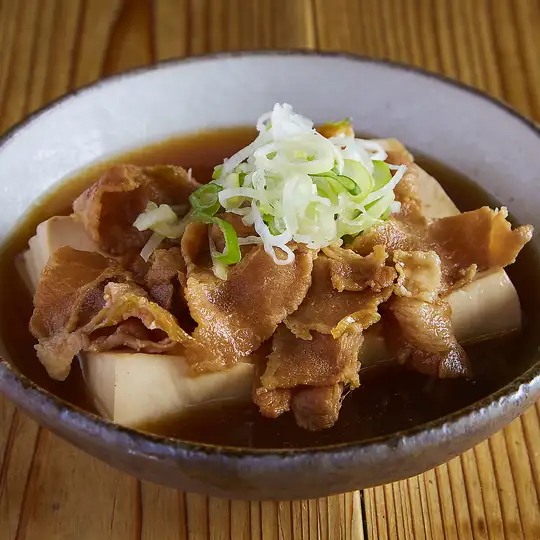 【第三代传人特制菜】本店招牌肉豆腐炖菜，以特制酱油慢炖而成！原价¥1980，现价¥980，包含2小时畅饮生啤！