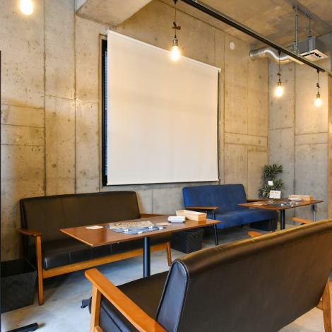 [In a stylish inorganic space ◎] We have sofa seats where you can relax.Recommended for dates and cafe time ◎ Please spend a wonderful time in the inorganic, sophisticated and stylish space with bare concrete!