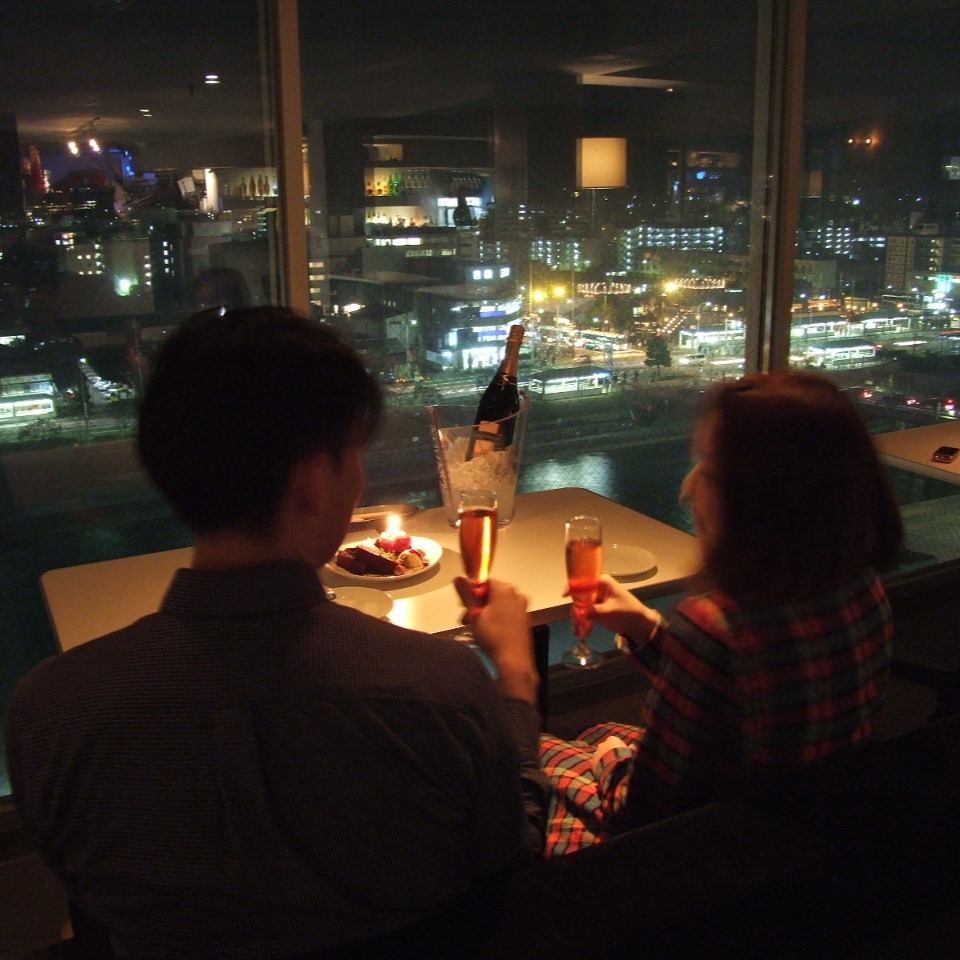 双人座位可欣赏夜景♪双人周年纪念计划8000日元2人