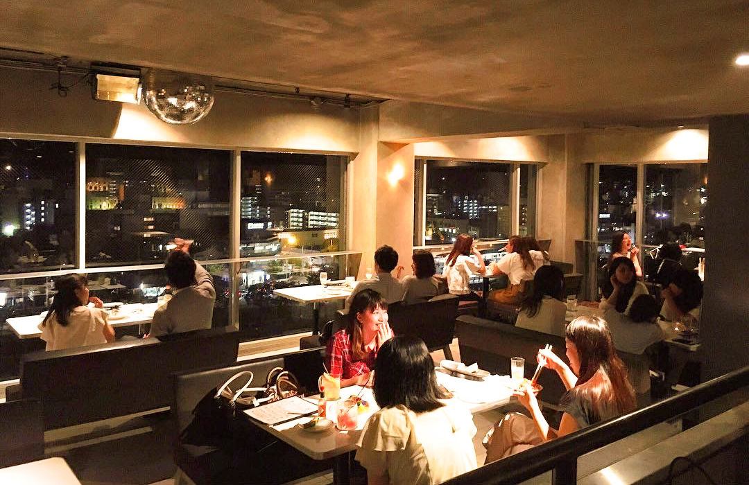 Overlooking the night view of Higashiyama from the top floor of the building ♪ Various courses are 3000 yen ~ ★ Anniversary · Girls' Generation · Banquet ♪