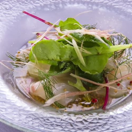 鯛魚薄片佐日式高湯