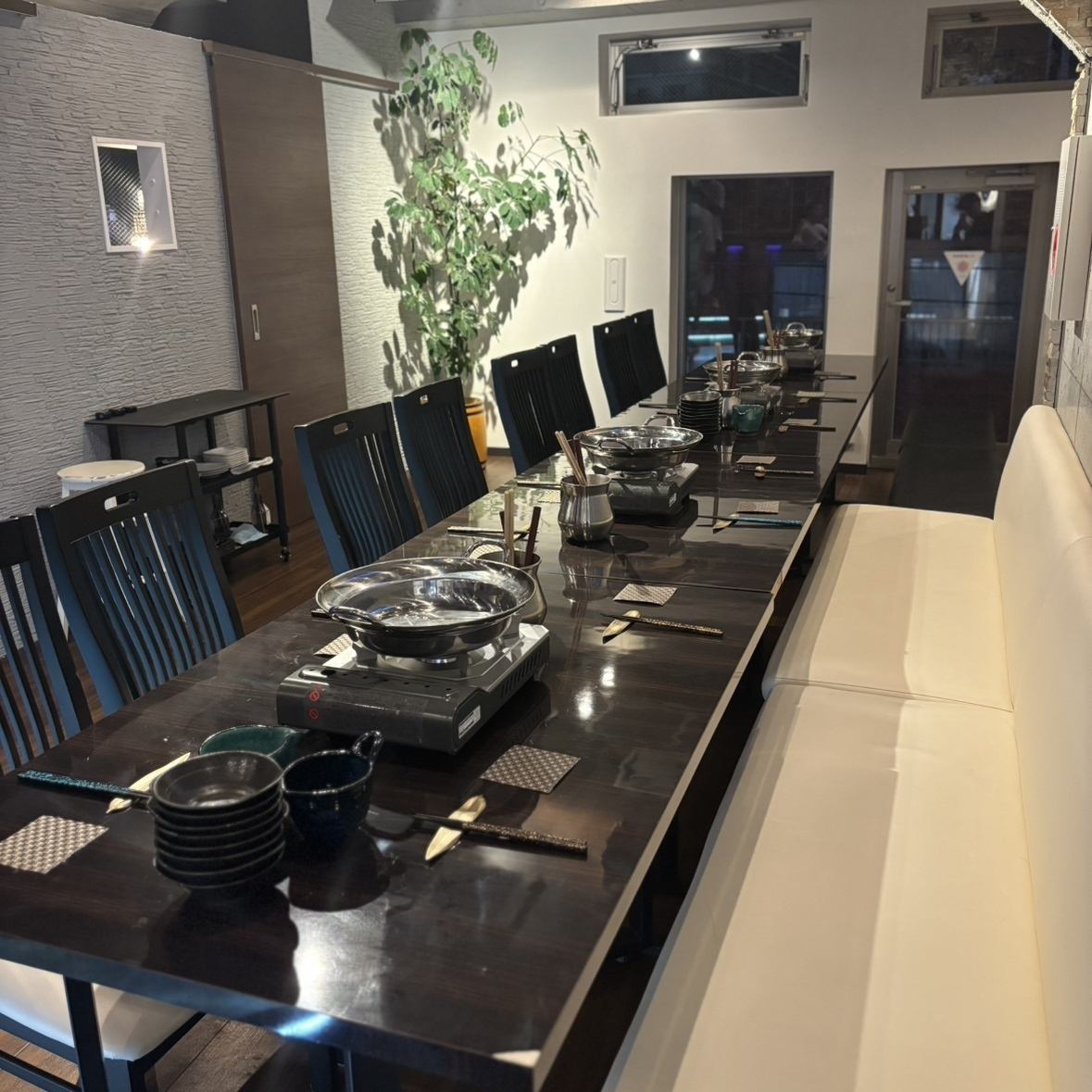 我們的私人包廂最多可容納12人!是公司宴會和商務招待的理想選擇!