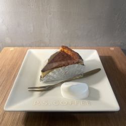 Basque Cheesecake (Tiramisu)