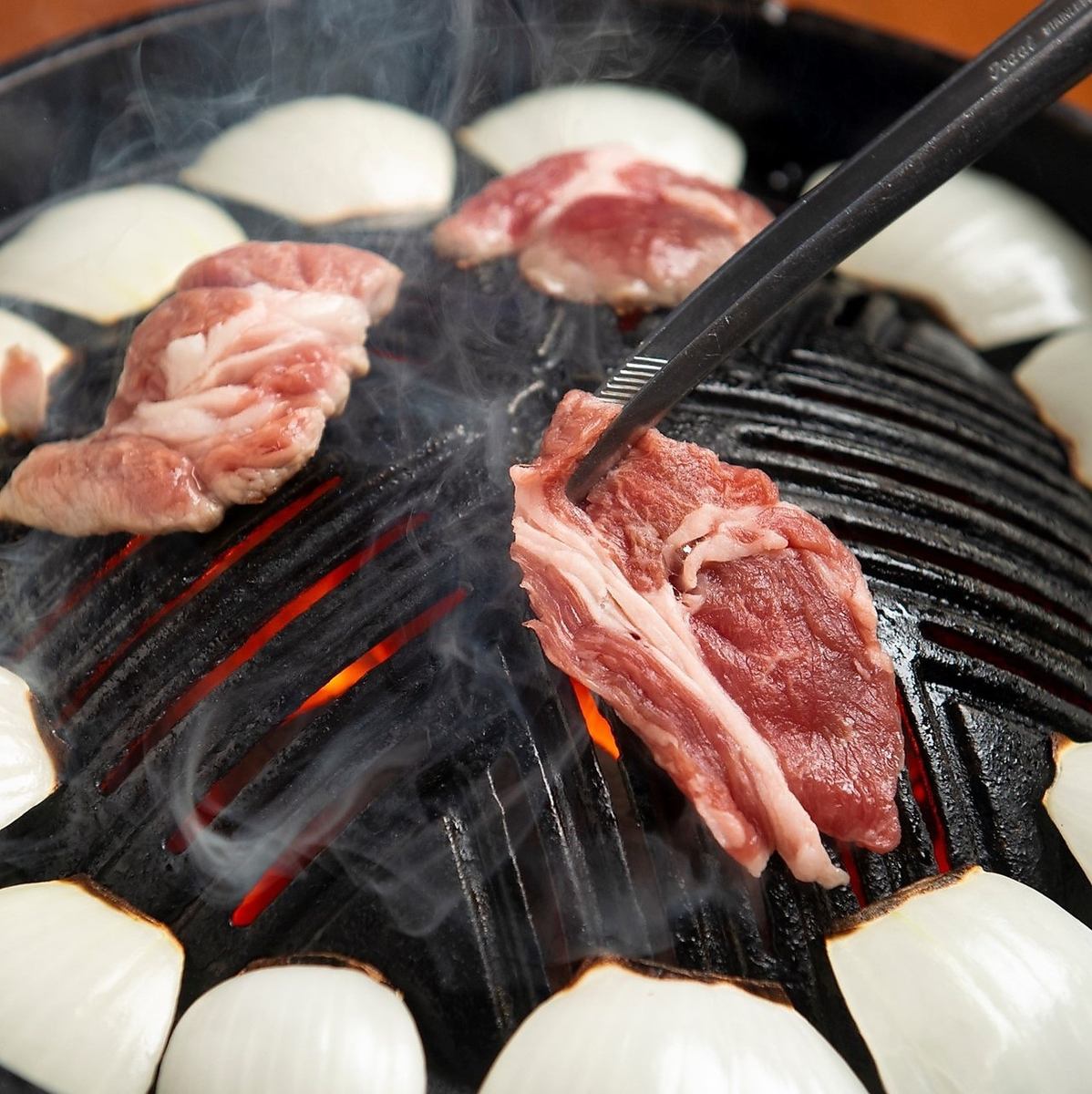 ≪2 minutes walk from Shinjuku Sanchome Station≫ Raw lamb specialty store! Charcoal fire seven wheels "Genghis Khan"