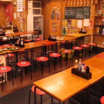 【大勢で楽しむ大衆居酒屋】ご友人やお仲間、同僚と、ワイワイ賑やかに楽しむお酒の場は「やきとん元気」にお任せあれ！木の温もりが感じられる店内で、美味しい酒＆肴とともに楽しい時間をお過ごしください。最大70名様までの大人数での貸切も承ります。会社宴会や歓送迎会など各種宴会にも◎