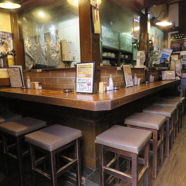 [Counter seat] Please come when you want to spend time alone or talk with someone ☆ The atmosphere is friendly and homely.