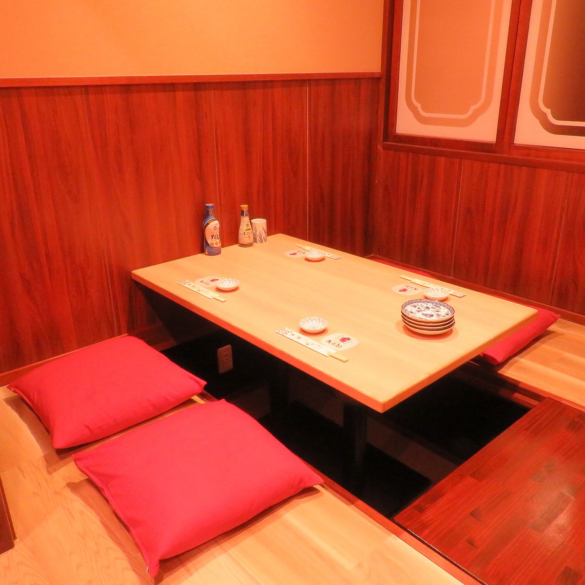 We offer private rooms for small groups! Ideal for private parties.
