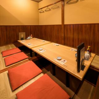 A private room with a sunken kotatsu table for 8 people.The spacious space is perfect for various parties such as dinner parties with children or company parties.