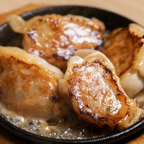 非常受欢迎！烤饺子和肉汁饺子