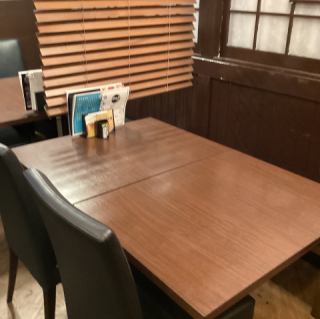 テーブル席　4名様掛け