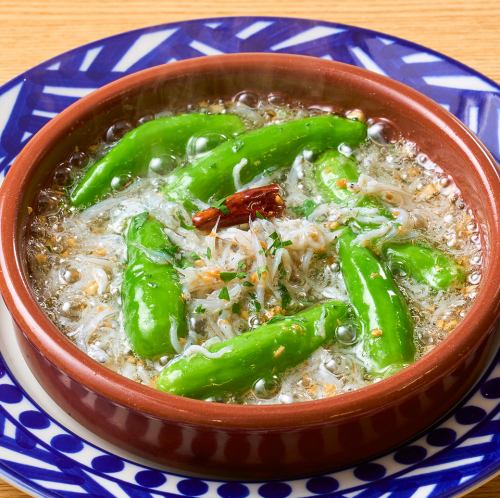 Boiled whitebait and shishito pepper ajillo