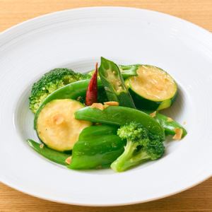 緑野菜のガーリックソテー