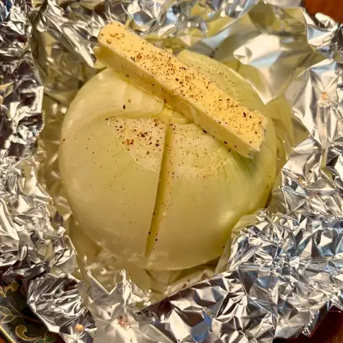 Roasted onion / Yam with seaweed and soy sauce / Manganji peppers