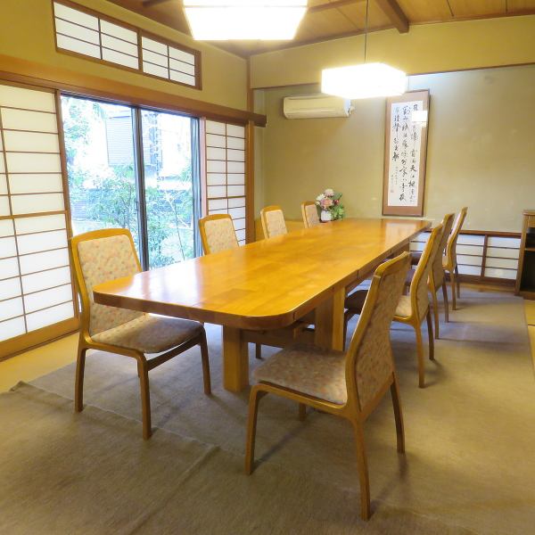 [Ranma] Private rooms that can be used for small groups up to 22 people are easy to use for dinner with relatives and business entertainment of the company.It can be used as a table or parlor type.