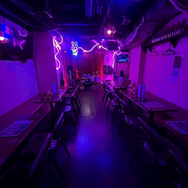 生演奏をバックに本格的なカラオケを心ゆくまでお楽しみいただけます！友人とお気に入りの曲を思いっきり歌ったり、新しい楽曲に挑戦したりストレス発散にもぴったり。まるでステージに立っているかのような、特別な体験を提供します。美しい音楽とともに、あなたの歌声を響かせてみませんか？素敵な思い出を作りましょう！