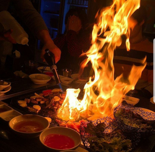 サムギョプサルのファイヤーショーが大人気♪