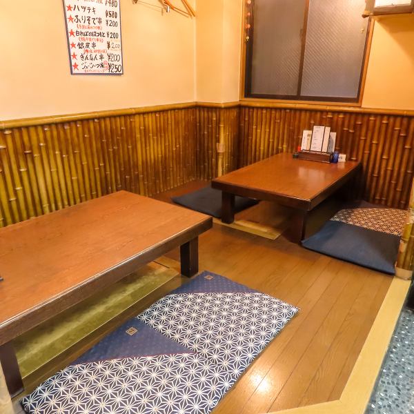 【くつろげる座敷席！宴会にも家族利用にも◎】最大10名まで利用できる座敷席は、足を伸ばしてゆったり過ごせる人気の空間。ご家族での食事はもちろん、仲間との宴会にもぴったりで、にぎやかに過ごしたいシーンに最適です。温かみのある雰囲気で、誰と来ても心地よく楽しめます。