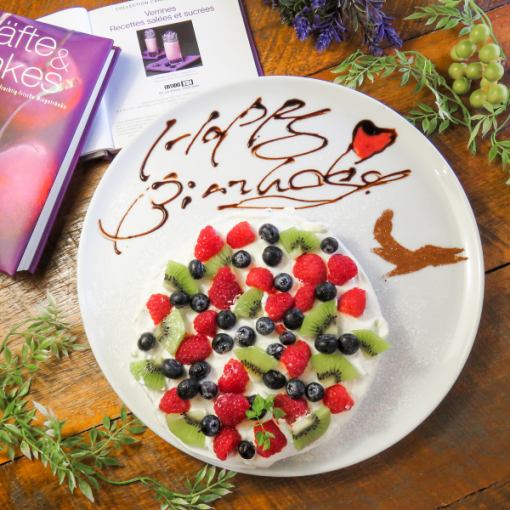 Perfect for any celebration! Anniversary and birthday pancakes 1,700 yen (tax included)