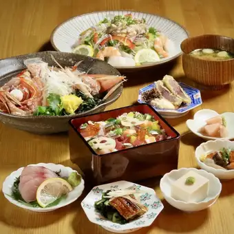 Weekdays only, for groups of 4 or more: [Bara Chirashi Course] 9 dishes including steamed fish head, seasonal dishes, etc. ★2-hour all-you-can-drink included